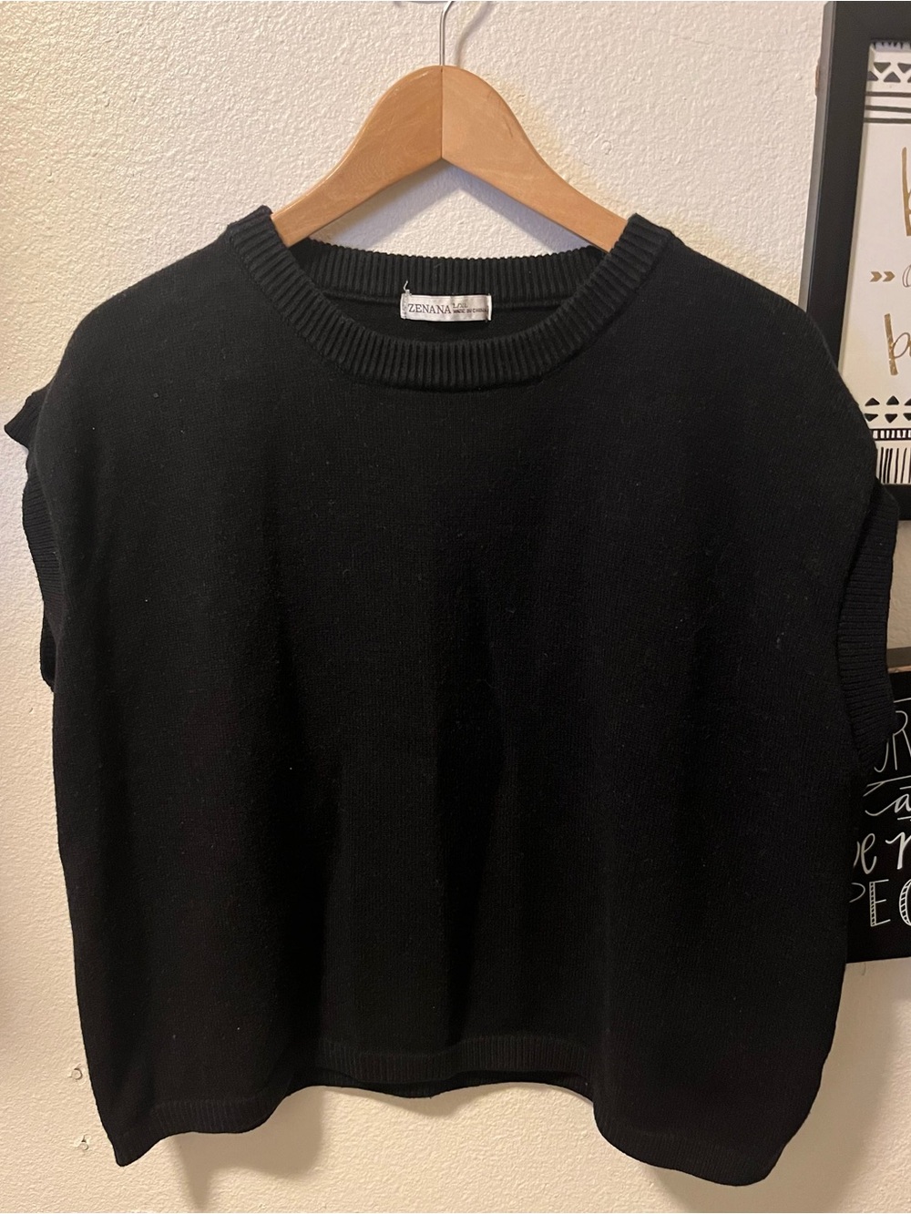 Zenana Outfitters Black Ribbed Crewneck Sleeveless Top